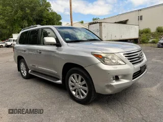 2011 Lexus LX 570 z VIN JTJHY7AX0B4060689, wystawiony jako Copart lot #62136305 z przebiegiem 228 931 mil mil oraz Czysty tytuł • Clean title. Historia ofert i sprzedaży dostępna na DreamBid. Obrazek 1.