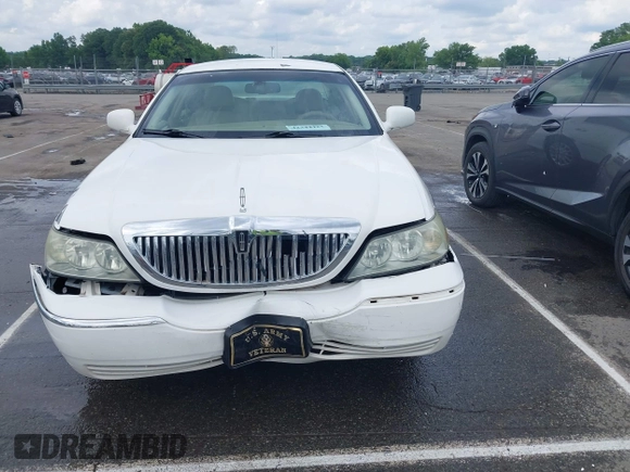 2007 Lincoln Town Car Signature с VIN 1LNHM81W77Y607433, выставлен на аукционе IAAI как лот 42344423 с пробегом 190 760 миль миль и . История ставок и продаж доступна на DreamBid. Изображение 12.