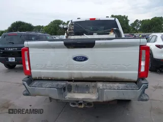 2024 Ford F-250 XL z VIN 1FT7W2BT5REC68882, wystawiony jako IAAI lot #42462526 z przebiegiem 59 686 mil mil oraz . Historia ofert i sprzedaży dostępna na DreamBid. Obrazek 17.