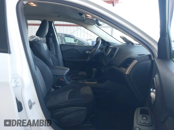 2015 Jeep Cherokee Sport z VIN 1C4PJLAB5FW560342, wystawiony jako IAAI lot #42422292 z przebiegiem 117 916 mil mil oraz . Historia ofert i sprzedaży dostępna na DreamBid. Obrazek 5.