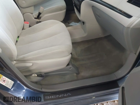 2014 Toyota Sienna L with VIN 5TDZK3DCXES434910, listed as a IAAI auction lot 41731864 with 146,161 mi miles. Bid and sale history available at carsss.com. Image 5.