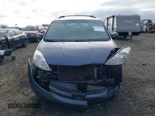 2008 Toyota Sienna XLE with VIN 5TDBK22C98S017300, listed as a IAAI auction lot 41433777 with 248,602 mi miles. Bid and sale history available at carsss.com. Image 12.