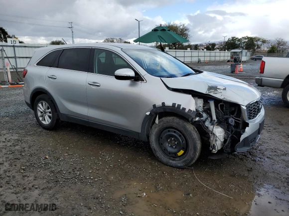 2020 Kia Sorento LX V6 with VIN 5XYPG4A55LG631868, listed as a Copart auction lot 49164495 with 82,897 mi miles and Salvage Title. Bid and sale history available at carsss.com. Image 4.