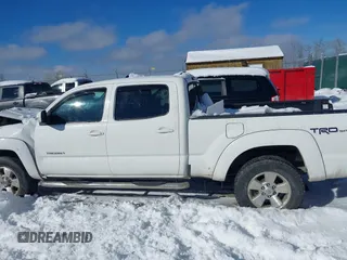 2015 Toyota Tacoma with VIN 3TMMU4FN2FM086885, listed as a IAAI auction lot 41247712 with 194,510 mi miles and . Bid and sale history available at carsss.com. Image 14.