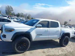 2019 Toyota Tacoma 4WD SR with VIN 3TMCZ5AN3KM277204, listed as a IAAI auction lot 41278640 with 78,930 mi miles. Bid and sale history available at carsss.com. Image 14.