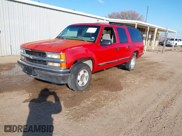 1997 Chevrolet Suburban with VIN 3GNFK16R7VG130092, listed as a IAAI auction lot 41280028 with 211,493 mi miles. Bid and sale history available at carsss.com. Image 2.