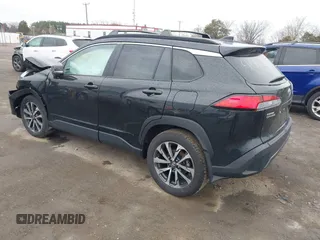 2023 Toyota Corolla Cross XLE z VIN 7MUDAABG8PV071006, wystawiony jako IAAI lot #41845752 z przebiegiem 33 398 mil mil oraz . Historia ofert i sprzedaży dostępna na DreamBid. Obrazek 3.