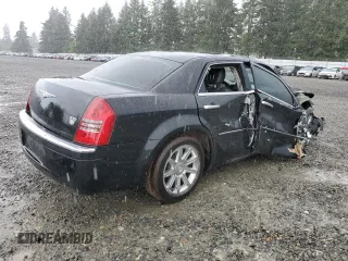 2005 Chrysler 300 C z VIN 2C3JA63H75H570025, wystawiony jako Copart lot #57563115 z przebiegiem 82 181 mil mil oraz Szkoda całkowita • Salvage title. Historia ofert i sprzedaży dostępna na DreamBid. Obrazek 3.