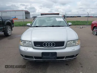 2001 Audi A4 с VIN WAUDH68DX1A010693, выставлен на аукционе IAAI как лот 42445405 с пробегом 191 684 миль миль и . История ставок и продаж доступна на DreamBid. Изображение 12.