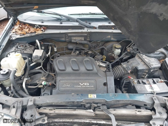 2001 Ford Escape XLT with VIN 1FMYU03181KC56156, listed as a IAAI auction lot 41231100 with 262,875 mi miles. Bid and sale history available at carsss.com. Image 10.