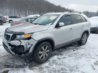2013 Kia Sorento LX with VIN 5XYKTDA26DG338980, listed as a IAAI auction lot 41270994 with 170,714 mi miles. Bid and sale history available at carsss.com. Image 2.