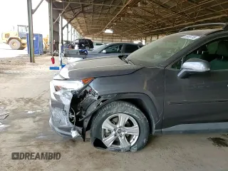 2020 Toyota RAV4 XLE with VIN 2T3W1RFV0LW084934, listed as a Copart auction lot 65985795 with 43,010 mi miles and Salvage title. Bid and sale history available at DreamBid. Image 13.