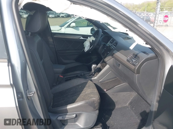 2022 Volkswagen Tiguan SE R-Line Black with VIN 3VV8B7AX7NM030703, listed as a IAAI auction lot 42135974 with 57,116 mi miles and . Bid and sale history available at DreamBid. Image 5.