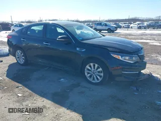 2018 Kia Optima S z VIN 5XXGT4L38JG268362, wystawiony jako IAAI lot #41633956 z przebiegiem 79 347 mil mil oraz . Historia ofert i sprzedaży dostępna na DreamBid. Obrazek 1.