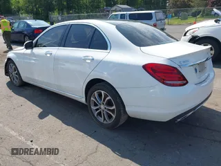 2017 Mercedes-Benz C 300 с VIN 55SWF4KB8HU208704, выставлен на аукционе IAAI как лот 42051688 с пробегом 108 835 миль миль и . История ставок и продаж доступна на DreamBid. Изображение 3.