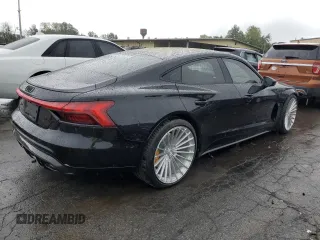 2022 Audi RS e-tron GT z VIN WAUAHBFW9N7904526, wystawiony jako Copart lot #68278973 z przebiegiem 8103 mil mil oraz . Historia ofert i sprzedaży dostępna na DreamBid. Obrazek 3.