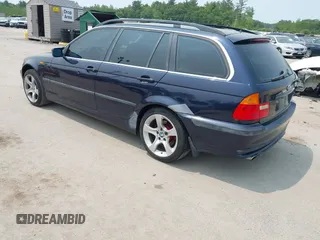2003 BMW 3 Series 325xi with VIN WBAEP33463PF01746, listed as a IAAI auction lot 42435729 with 239,431 mi miles and . Bid and sale history available at DreamBid. Image 3.