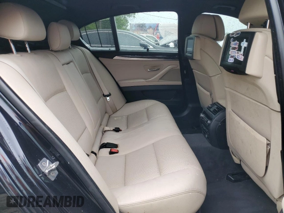 2012 BMW 5 Series 550i xDrive z VIN WBAFU9C54CC787576, wystawiony jako Copart lot #55934525 z przebiegiem 157 140 mil mil oraz Szkoda całkowita • Salvage title. Historia ofert i sprzedaży dostępna na DreamBid. Obrazek 10.