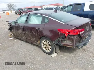 2018 Kia Optima LX z VIN 5XXGT4L30JG185640, wystawiony jako IAAI lot #41645104 z przebiegiem Nie podano mil oraz . Historia ofert i sprzedaży dostępna na DreamBid. Obrazek 3.