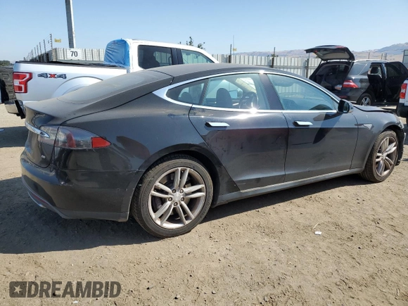 2014 Tesla Model S 60 z VIN 5YJSA1S19EFP56100, wystawiony jako Copart lot #62331725 z przebiegiem Nie podano mil oraz Szkoda całkowita • Salvage title. Historia ofert i sprzedaży dostępna na DreamBid. Obrazek 3.