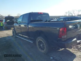 2014 Ram 1500 Express z VIN 1C6RR7FT5ES418905, wystawiony jako IAAI lot #41758174 z przebiegiem 92 443 mil mil oraz . Historia ofert i sprzedaży dostępna na DreamBid. Obrazek 3.