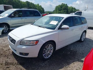 2010 Volvo V50 with VIN YV1382MW1A2553319, listed as a IAAI auction lot 39823937 with 317,330 mi miles. Bid and sale history available at carsss.com. Image 2.