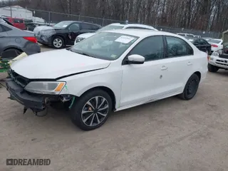 2011 Volkswagen Jetta Sedan SE PZEV with VIN 3VWDZ7AJ3BM373215, listed as a IAAI auction lot 41607051 with 162029 miles. Bid and sale history available at carsss.com. Image 2.