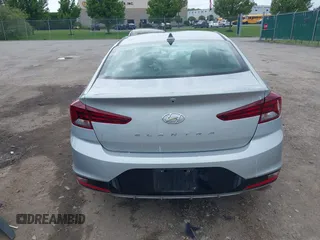 2020 Hyundai Elantra Value Edition z VIN KMHD84LF0LU083231, wystawiony jako IAAI lot #42389540 z przebiegiem 14 338 mil mil oraz . Historia ofert i sprzedaży dostępna na DreamBid. Obrazek 17.