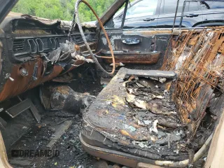 1965 Lincoln Continental z VIN 5Y86N428483, wystawiony jako Copart lot #56333345 z przebiegiem Nie podano mil oraz Szkoda całkowita • Salvage title. Historia ofert i sprzedaży dostępna na DreamBid. Obrazek 7.