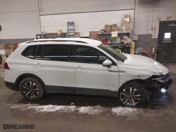 2024 Volkswagen Tiguan S with VIN 3VVRB7AX1RM050617, listed as a IAAI auction lot 41247769 with 20,699 mi miles. Bid and sale history available at carsss.com. Image 14.