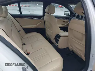 2018 BMW 5 Series 530i xDrive z VIN WBAJA7C52JWC75823, wystawiony jako IAAI lot #41544671 z przebiegiem 138 327 mil mil oraz . Historia ofert i sprzedaży dostępna na DreamBid. Obrazek 8.