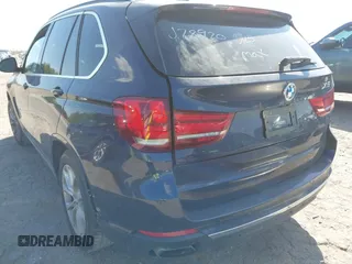 2015 BMW X5 xDrive50i z VIN 5UXKR6C58F0J78920, wystawiony jako IAAI lot #42053507 z przebiegiem 130 372 mil mil oraz . Historia ofert i sprzedaży dostępna na DreamBid. Obrazek 3.