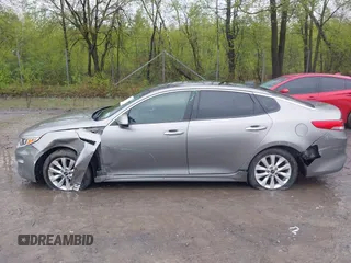 2016 Kia Optima EX z VIN 5XXGU4L3XGG085728, wystawiony jako IAAI lot #42179434 z przebiegiem 93 589 mil mil oraz . Historia ofert i sprzedaży dostępna na DreamBid. Obrazek 14.