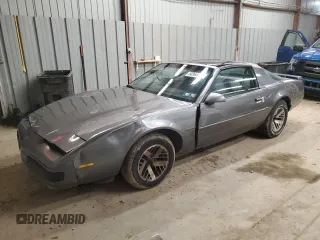 1990 Pontiac Firebird z VIN 1G2FS23T2LL200780, wystawiony jako Copart lot #50364665 z przebiegiem 101 108 mil mil oraz Czysty tytuł • Clean title. Historia ofert i sprzedaży dostępna na DreamBid. Obrazek 1.