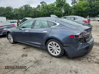 2017 Tesla Model S 60 z VIN 5YJSA1E18HF193461, wystawiony jako Copart lot #61040785 z przebiegiem 99 100 mil mil oraz Szkoda całkowita • Salvage title. Historia ofert i sprzedaży dostępna na DreamBid. Obrazek 2.