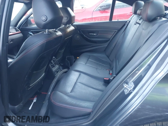 2013 BMW 3 Series 335i xDrive z VIN WBA3B9C55DF586231, wystawiony jako IAAI lot #41302520 z przebiegiem 123 173 mil mil oraz . Historia ofert i sprzedaży dostępna na DreamBid. Obrazek 8.