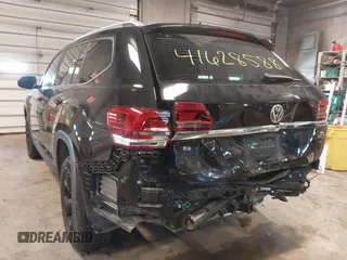 2019 Volkswagen Atlas SE with VIN 1V2LR2CAXKC599542, listed as a IAAI auction lot 41628588 with 59,377 mi miles and . Bid and sale history available at DreamBid. Image 6.