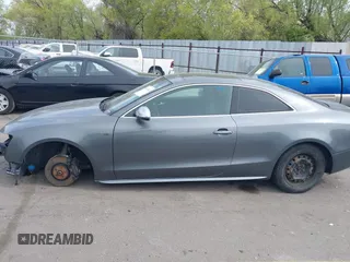 2012 Audi S5 Premium Plus z VIN WAUCVAFR0CA001543, wystawiony jako IAAI lot #42087961 z przebiegiem 100 951 mil mil oraz . Historia ofert i sprzedaży dostępna na DreamBid. Obrazek 14.