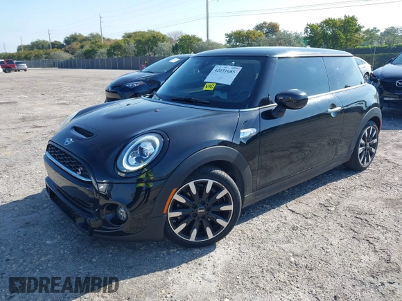 2020 MINI Hardtop Cooper S z VIN WMWXR5C07L2L55038, wystawiony jako IAAI lot #42031685 z przebiegiem 20 629 mil mil oraz . Historia ofert i sprzedaży dostępna na DreamBid. Obrazek 2.