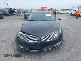 2015 Lincoln MKZ z VIN 3LN6L2JK7FR622029, wystawiony jako IAAI lot #42180170 z przebiegiem 107 732 mil mil oraz . Historia ofert i sprzedaży dostępna na DreamBid. Obrazek 13.