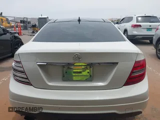 2012 Mercedes-Benz C 250 с VIN WDDGJ4HB0CF848914, выставлен на аукционе IAAI как лот 42360885 с пробегом 171 456 миль миль и . История ставок и продаж доступна на DreamBid. Изображение 17.
