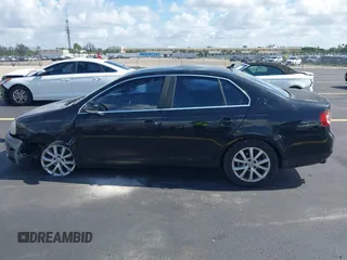 2010 Volkswagen Jetta Limited Edition z VIN 3VWRX7AJ4AM054934, wystawiony jako IAAI lot #42539609 z przebiegiem 245 048 mil mil oraz . Historia ofert i sprzedaży dostępna na DreamBid. Obrazek 14.