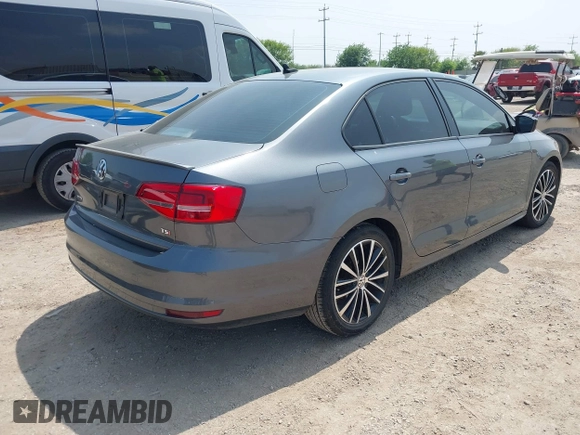 2015 Volkswagen Jetta SE с VIN 3VWD17AJ7FM325519, выставлен на аукционе IAAI как лот 41934201 с пробегом 139 167 миль миль и . История ставок и продаж доступна на DreamBid. Изображение 4.