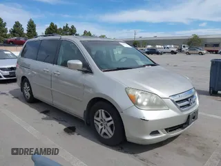 2005 Honda Odyssey EX-L with VIN 5FNRL38775B028551, listed as a IAAI auction lot 42011201 with 201,957 mi miles. Bid and sale history available at carsss.com. Image 1.