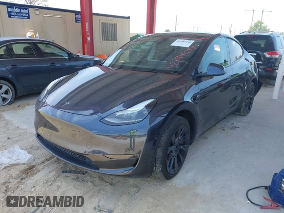 2024 Tesla Model Y Long Range z VIN 7SAYGDEE7RA229591, wystawiony jako IAAI lot #42194044 z przebiegiem 22 866 mil mil oraz . Historia ofert i sprzedaży dostępna na DreamBid. Obrazek 17.
