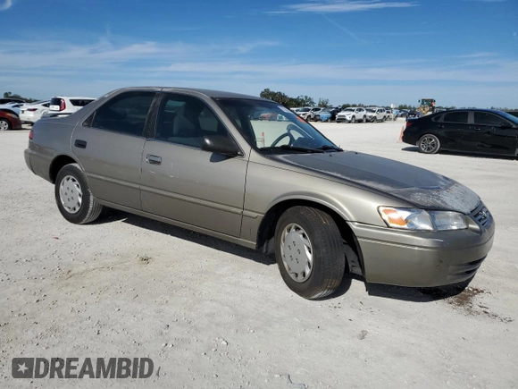 1999 Toyota Camry LE z VIN 4T1BG22K8XU426130, wystawiony jako Copart lot #87368604 z przebiegiem 276 204 mil mil oraz Szkoda całkowita • Salvage title. Historia ofert i sprzedaży dostępna na DreamBid. Obrazek 4.