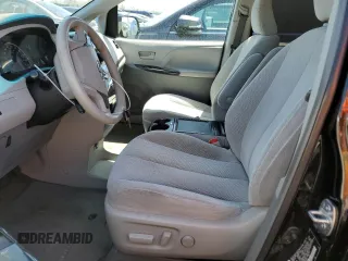 2014 Toyota Sienna LE AAS z VIN 5TDKK3DC0ES432309, wystawiony jako Copart lot #54094805 z przebiegiem 139 342 mil mil oraz Szkoda całkowita • Salvage title. Historia ofert i sprzedaży dostępna na DreamBid. Obrazek 7.