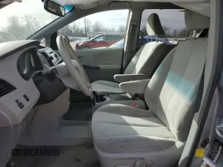 2012 Toyota Sienna LE AAS z VIN 5TDKK3DC7CS192916, wystawiony jako Copart lot #43219255 z przebiegiem 214 612 mil mil oraz Nie do naprawy • Non repairable. Historia ofert i sprzedaży dostępna na DreamBid. Obrazek 7.