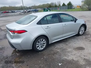 2025 Toyota Corolla LE z VIN 5YFB4MDE0SP241530, wystawiony jako IAAI lot #42175543 z przebiegiem 3222 mil mil oraz . Historia ofert i sprzedaży dostępna na DreamBid. Obrazek 4.