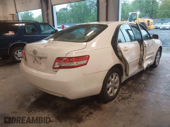 2011 Toyota Camry LE z VIN 4T4BF3EK4BR174346, wystawiony jako IAAI lot #42203606 z przebiegiem 68 428 mil mil oraz . Historia ofert i sprzedaży dostępna na DreamBid. Obrazek 4.